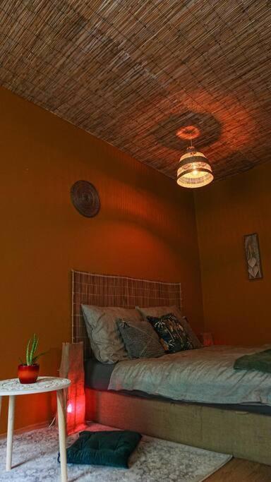 Sahara Studio With Shared Bathroom In City Centre Братислава Экстерьер фото