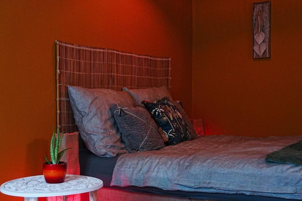 Sahara Studio With Shared Bathroom In City Centre Братислава Экстерьер фото