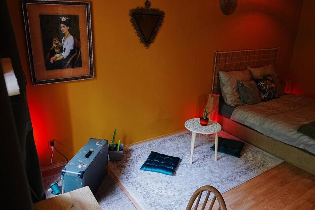 Sahara Studio With Shared Bathroom In City Centre Братислава Экстерьер фото